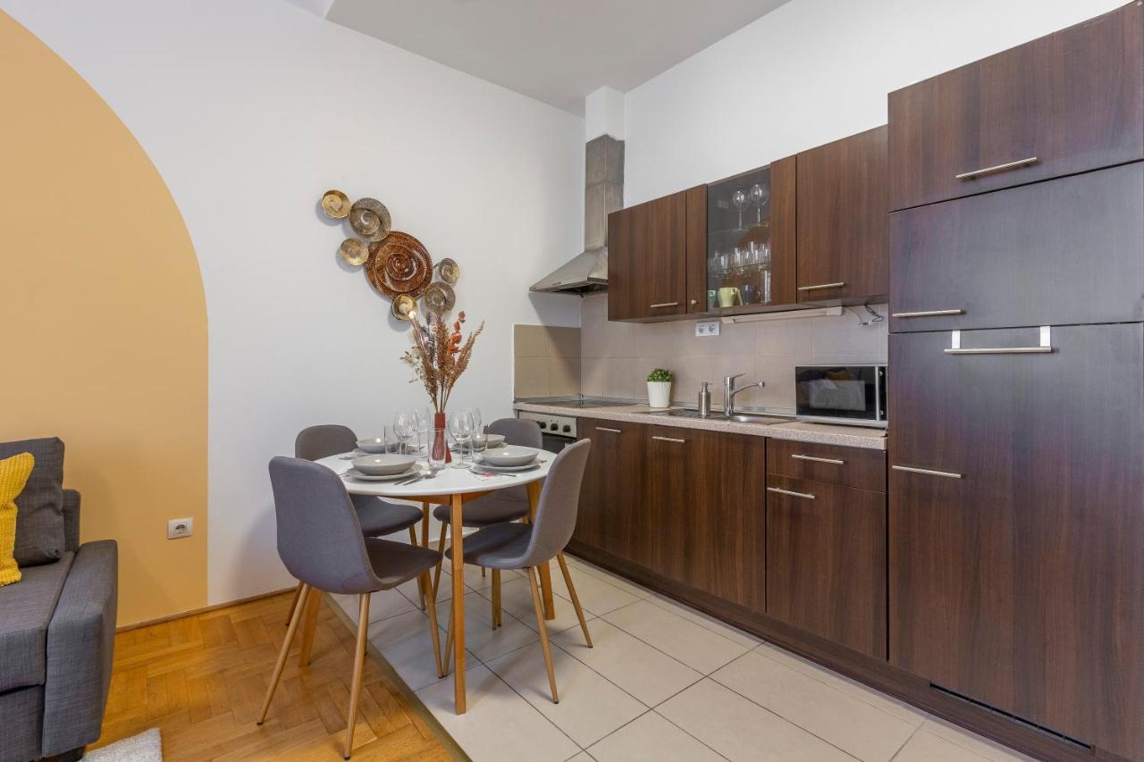 Cozy Home By Bella In The Heart Of Budapest Exterior photo