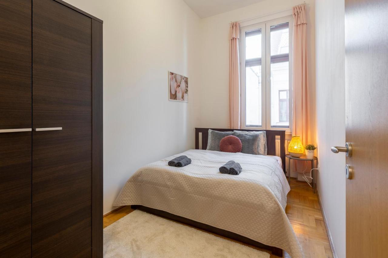 Cozy Home By Bella In The Heart Of Budapest Exterior photo