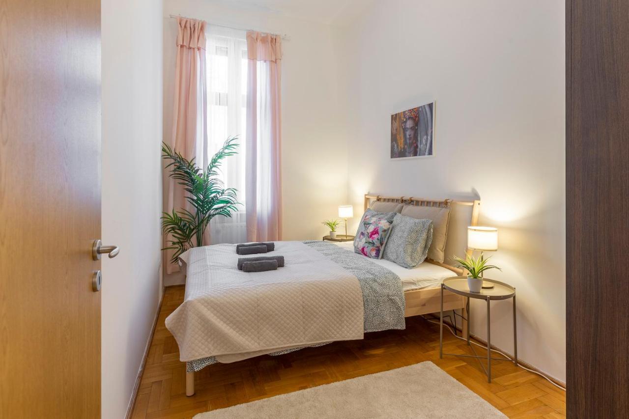 Cozy Home By Bella In The Heart Of Budapest Exterior photo